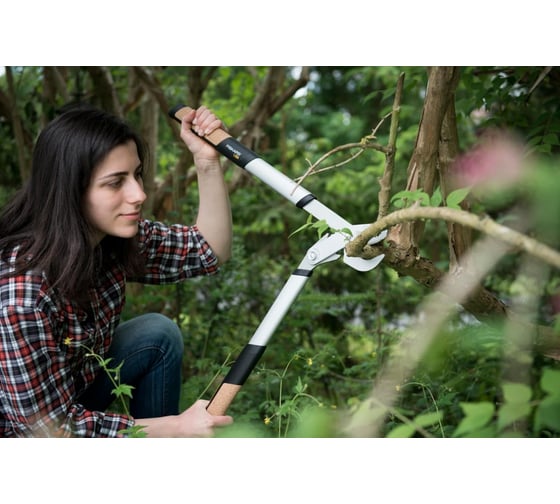 Средний плоскостной сучкорез Fiskars Quantum M L106 112330