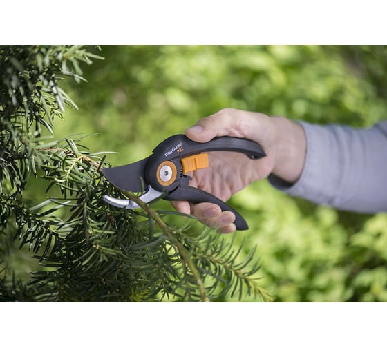 Плоскостной секатор FISKARS Solid 1020191 (111180)