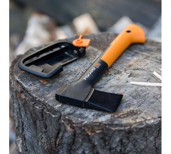 Промонабор Fiskars: топор Х7 + точилка 1020183