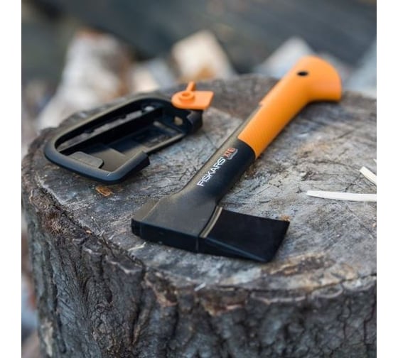 Промонабор Fiskars: топор Х7 + воблер 1023886