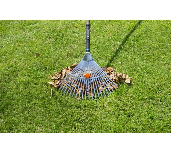 Веерные регулируемые металлические грабли GARDENA NatureLine 17107-20.000.00