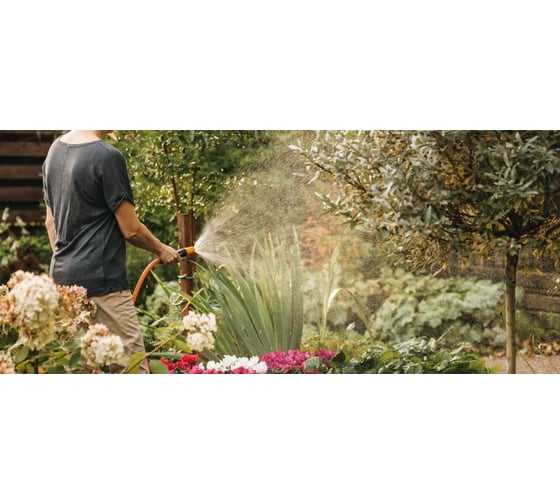 Катушка со шлангом 1/2", 20 м и набором аксессуаров Fiskars 1023643