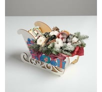 Новогоднее кашпо Дарите Счастье Сани, с декором подарки, 23х10х14 см 4529702