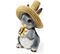 Садовая фигурка ФлораПласт Зайка в шляпе с бабочкой высота 20 см, длина 10 см 067817