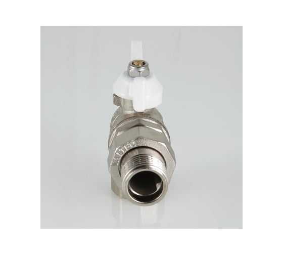 Шаровой угловой кран с полусгоном 1/2 вн.-нар. белая рукоятка Valtec BASE VT.228.NW.04