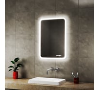 Зеркало с часами и LED подсветкой Bauedge Bau Stil 50x70, сенсорное управление, пластиковый защитный корпус BS5070.CL