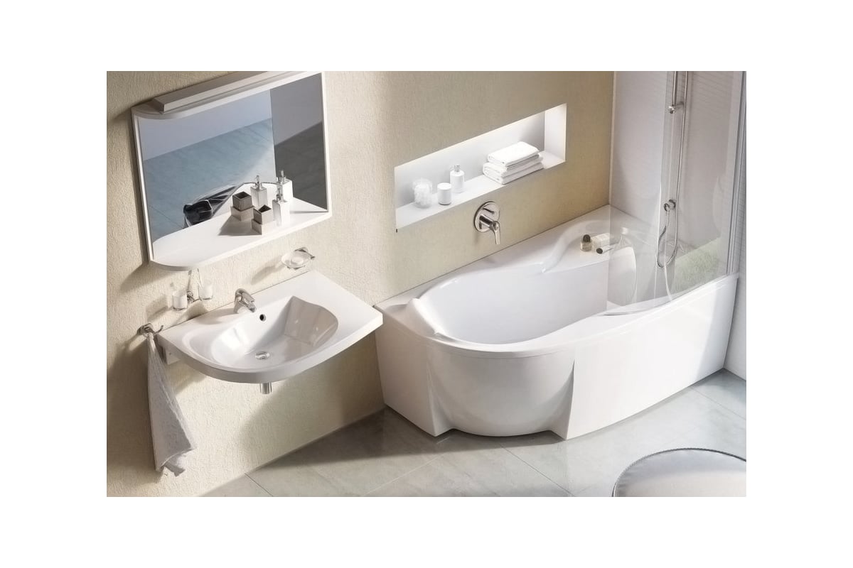 ванная с ассиметричной ванной дизайн фото