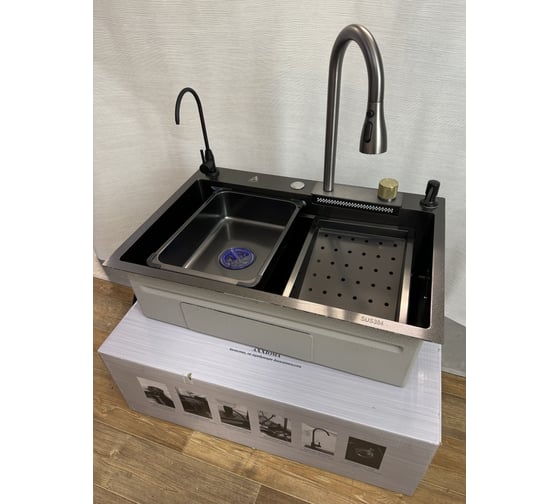 Кухонная мойка многофункциональная из нержавеющей стали GRIALE 68x45 см со встроенным смесителем, краном питьевой воды и водопадом, с дуршлагом, омывателем стаканов и разделочной доской. Цвет графит AX6845