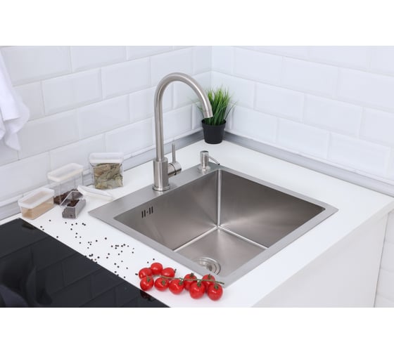 Мойка из нержавеющей стали Alcora Oslo 58х48 см., цвет satin. В комплекте сифон, диспенсер и смеситель Buali 2015103S+SS-SF-201
