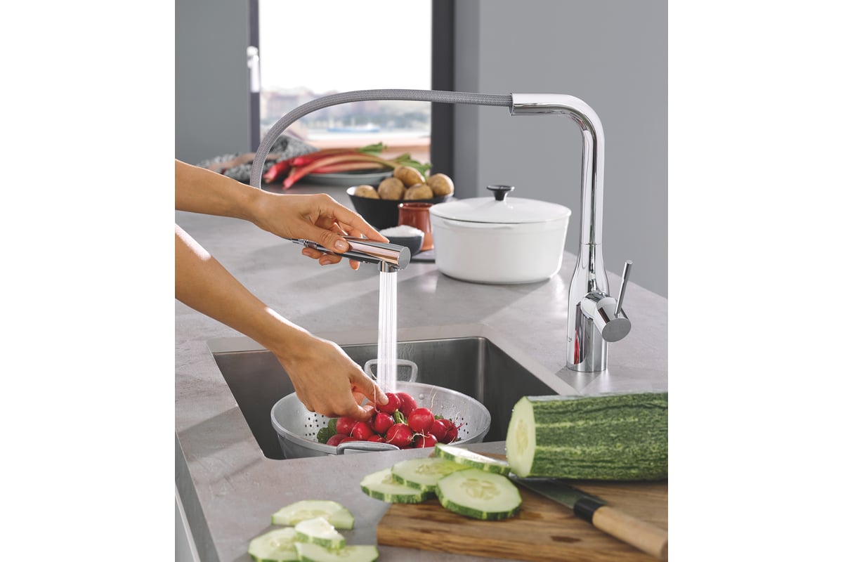 Смеситель для кухни grohe essence с высоким изливом и выдвижной лейкой хром 30270000