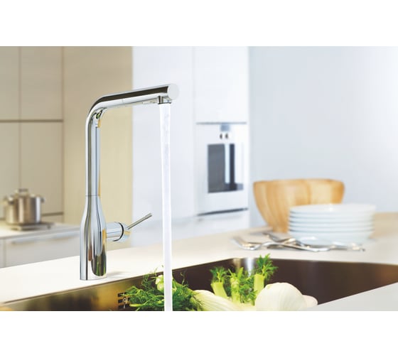 Однорычажный смеситель для мойки GROHE Essence New с выдвижным изливом с аэратором, L-излив 30270000