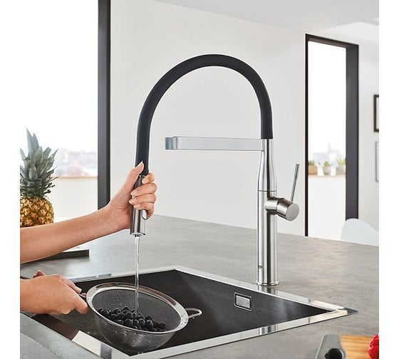 Смеситель для мойки с профессиональной лейкой Grohe Essence New 30294000