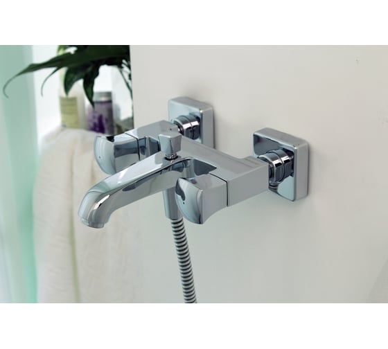 Смеситель для ванны Bravat WHIRLPOOL короткий нос F678112C-01 00-00004043