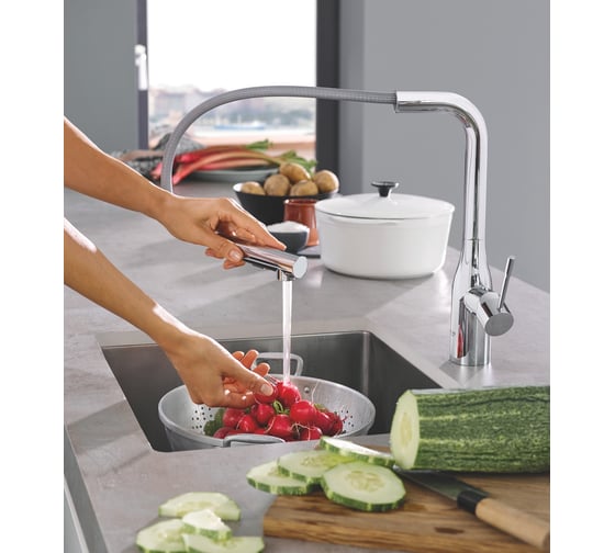 Смеситель для кухонной мойки GROHE Essence с вытяжным изливом 2jet, хром 30504000