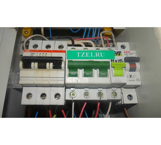 Лента Vell VL-735 (Brother TZE-735, 12 мм, белый на зеленом) для PT 1010/1280/D200/H105/E100/ D600/E300/2700/ P700/E550/9700 320046
