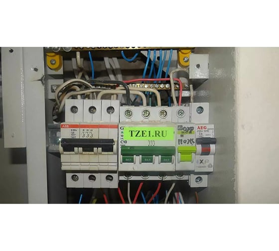 Лента Vell VL-D31CH (с чипом, 12 мм, черный на зеленом) для Puty PT-100E/100ECH/Brother D200/E110/ D600/E300/2700/ P700/E550/P900 1350638