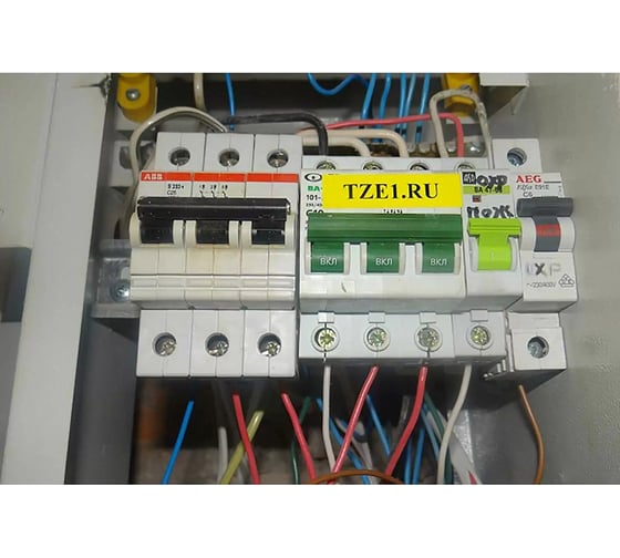 Лента Vell VL-FX621CH (с чипом, 9 мм, черный на желтом) для Puty PT-100E/100ECH/Brother D200/E110/ D600/E300/2700/ P700/E550/P900 1350649