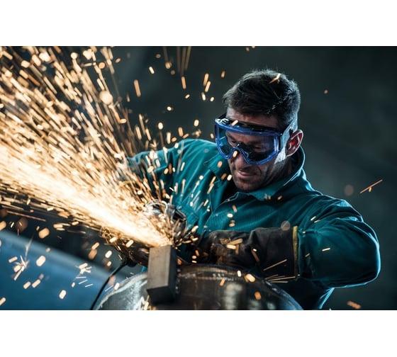Закрытые защитные очки UNIVET с покрытием Vanguard Plus 601.02.06.50