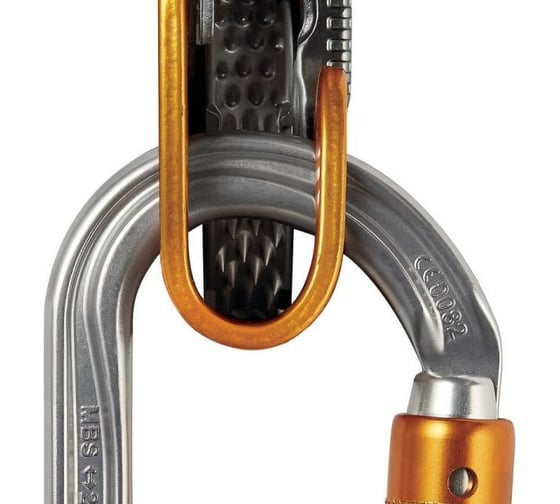 Овальный карабин с муфтой Petzl OK TRIACT-LOCK M33A TL