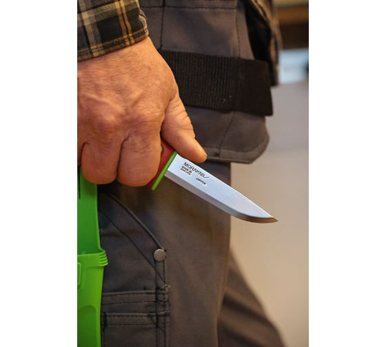 Нож MoraKNIV Basic 511 лимитированный 2024 углеродистая сталь, пласт. ручка (терракотовая) зеленая вставка 14281