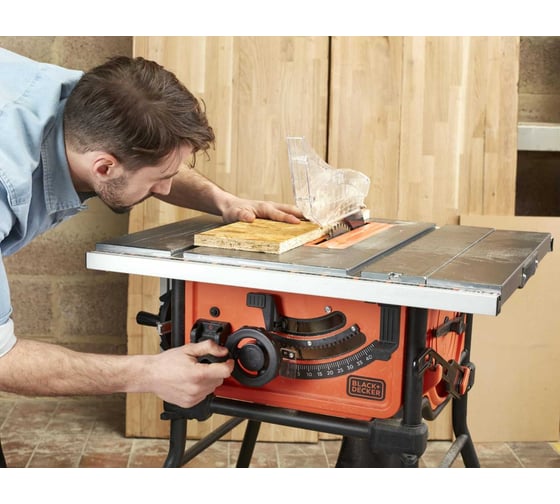 Настольная пила Black&Decker 1800 Вт, 5200 об/мин, диск 254x30 мм BES720