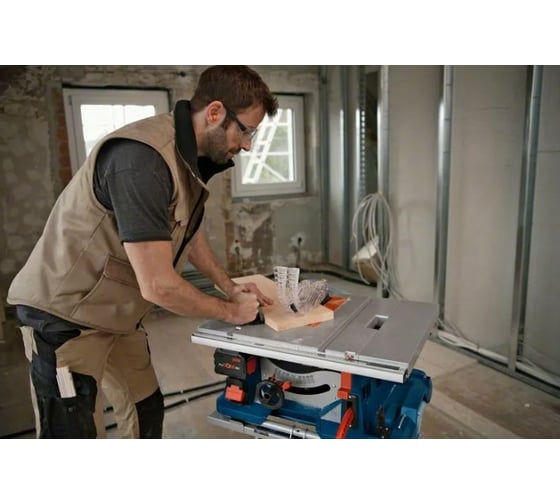 Аккумуляторный распиловочный стол BOSCH GTS 18V-216  0601B44000