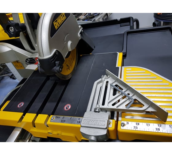 Плиткорезный станок DEWALT D24000 24