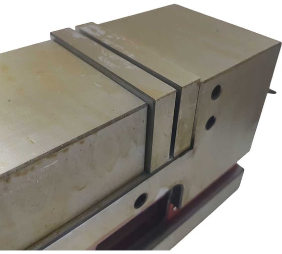 JPV-4-100, тиски пневматические, прецизионные JPV-4-100 Пневматические прецизионные тиски высокого давления, ширина губок 100 мм, раствор 0-100 мм, сила зажима 32 кH Partner 514100