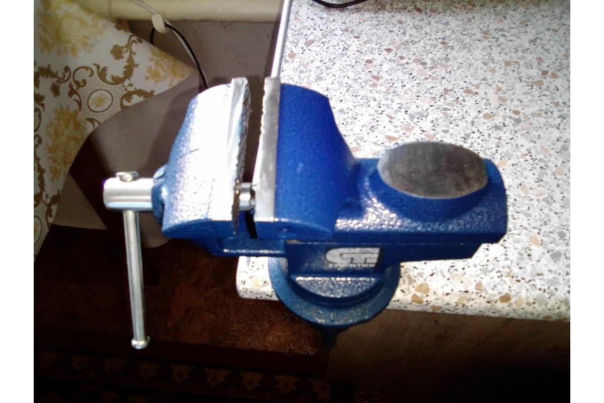 Слесарные поворотные тиски с наковальней, 65 мм, СИБРТЕХ 18672 ...