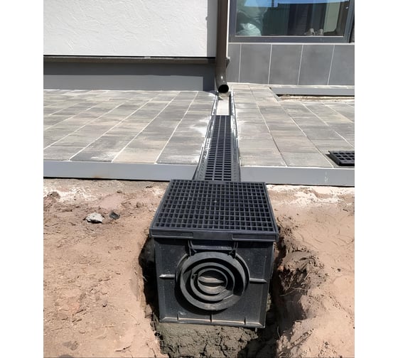Пластиковый дождеприемник Aquastok с перегородкой 200x200x197 B125 (4200) 549125
