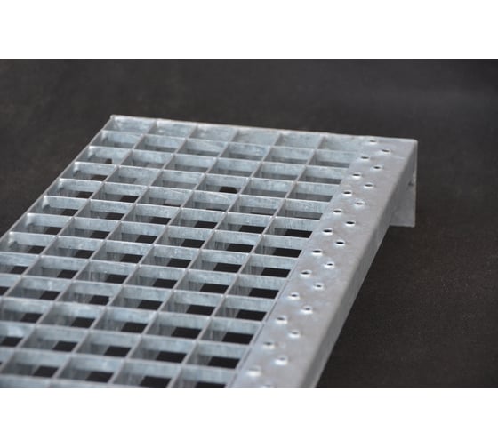 Ступень из прессованного настила AQUADRENAG 33x33/30x3/1000x270 мм, Zn P1002730333