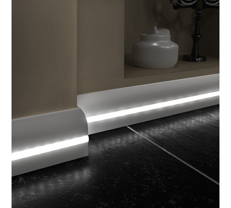 Плинтус напольный (95х16х2000 мм) Evrowood PN080LED