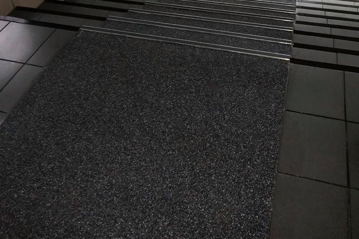 Универсальное резиновое покрытие Kraitec Top 10 мм, 6х1.25 м 02600400 ...