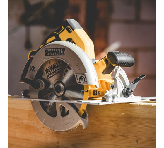Дисковая пила DEWALT 18В XR DCS570N