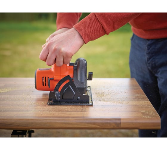 Аккумуляторная дисковая пила Black&Decker BDCCS18N