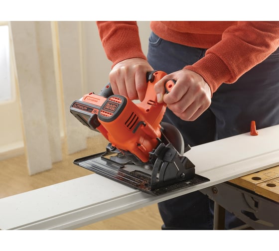 Аккумуляторная дисковая пила Black&Decker BDCCS18N