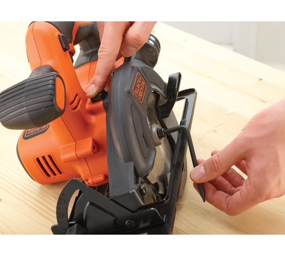 Аккумуляторная дисковая пила Black&Decker BDCCS18N