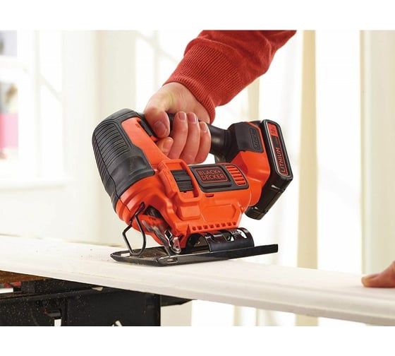 Аккумуляторный лобзик Black&Decker BDCJS18N