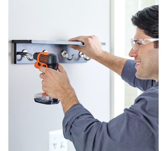 Аккумуляторная отвертка Black&Decker BDCSFS30C