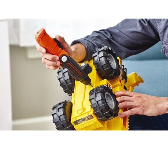 Аккумуляторная отвертка с фонарем Black&Decker BDCSFL20C-QW