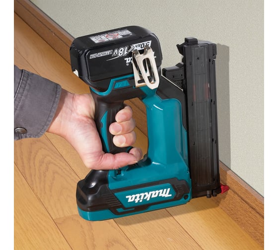 Аккумуляторный гвоздезабиватель Makita DFN350ZJ
