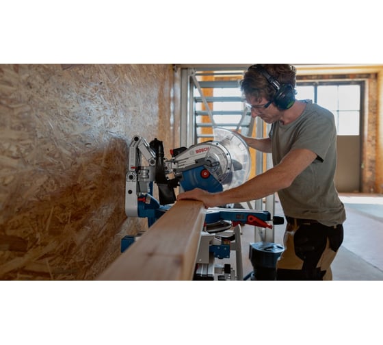Аккумуляторная торцовочная пила Bosch GCM 18V-305 GDC СОЛО 0601B43000