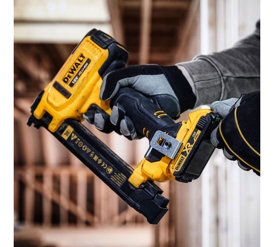 Аккумуляторный скобозабивной пистолет Dewalt DCN701N, 18 В, без АКБ и ЗУ DCN701N-XJ