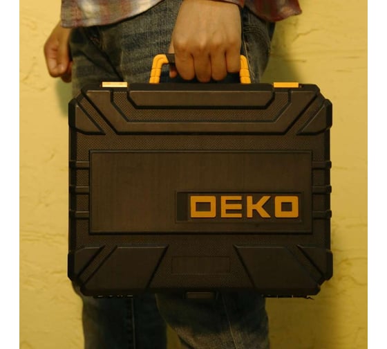 Аккумуляторная отвертка DEKO DKS4FU-Li в кейсе, набор инструментов 112 предметов 063-4153