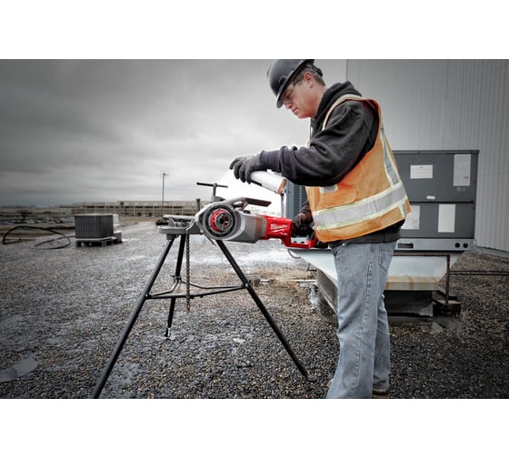 Аккумуляторный резьбонарезной инструмент для труб Milwaukee M18 FPT2-0C ...