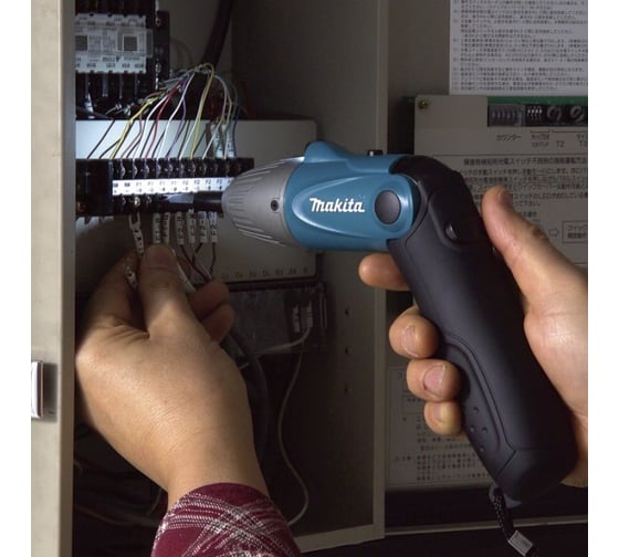 Аккумуляторная отвертка Makita 6723DW