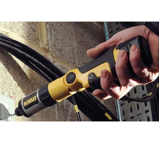 Аккумуляторная отвертка DeWALT DC 600