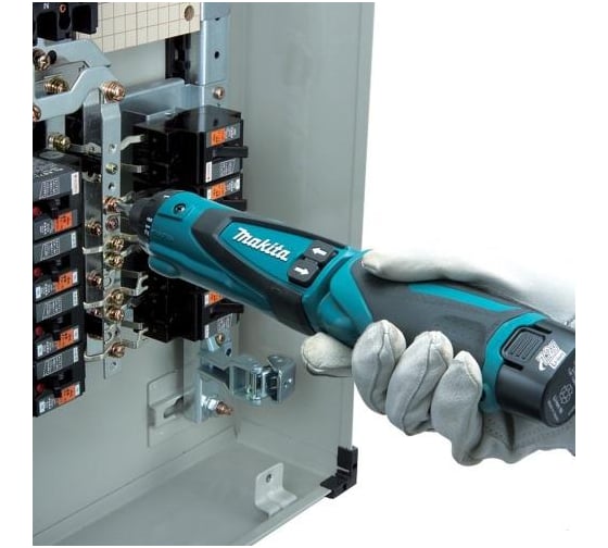 Аккумуляторная отвертка Makita DF 010 DSE