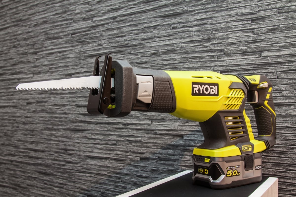 Ryobi rrs1801m one+ reciprocating outlet saw