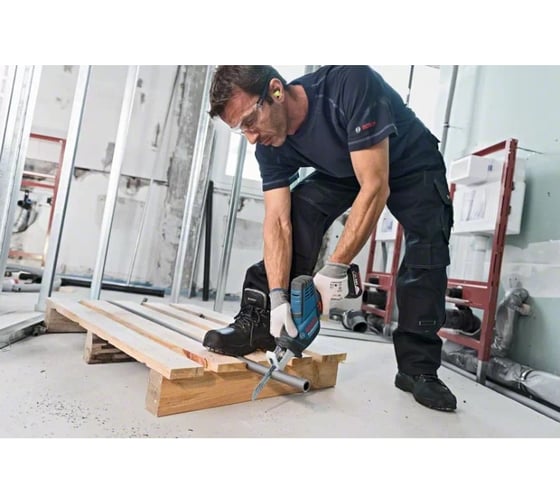Аккумуляторная ножовка Bosch GSA 18 V-LI C, 2 аккумулятора, ЗУ, L-B 06016A5020